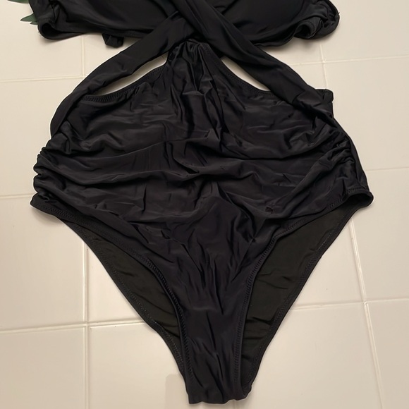 Cupshe Black Cutout Halter Style One Piece Monokini Bathing Suit, Size L - Picture 5 of 16